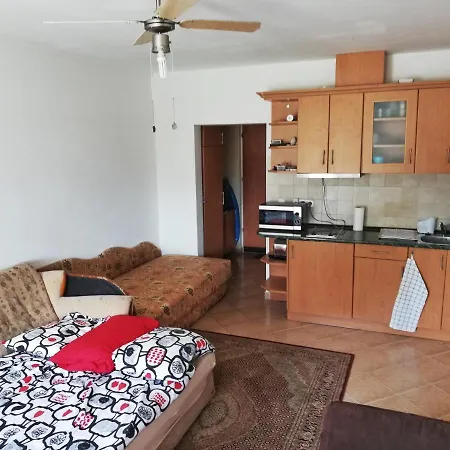 Lake-side In Apartment
